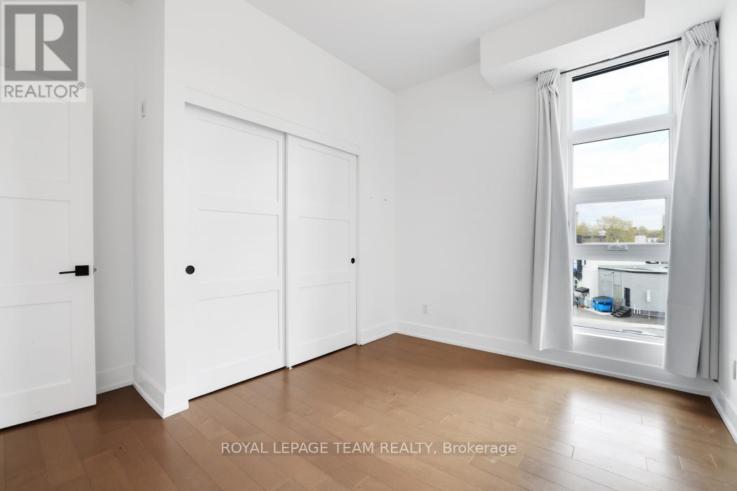 #303 101 PINHEY STREET - 21