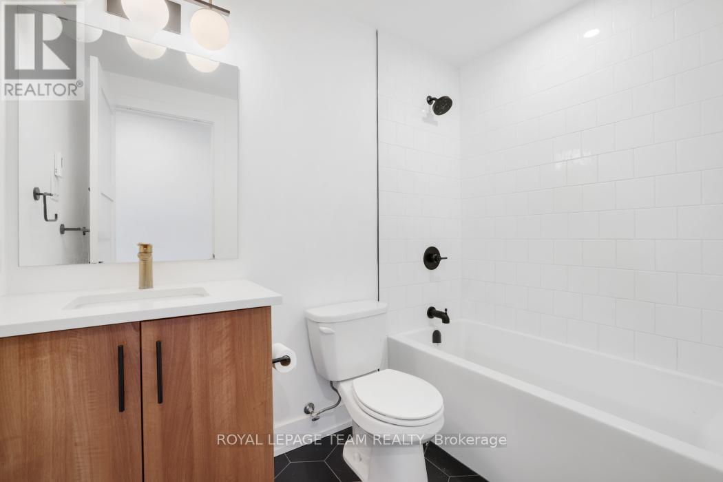 #303 101 PINHEY STREET - 22