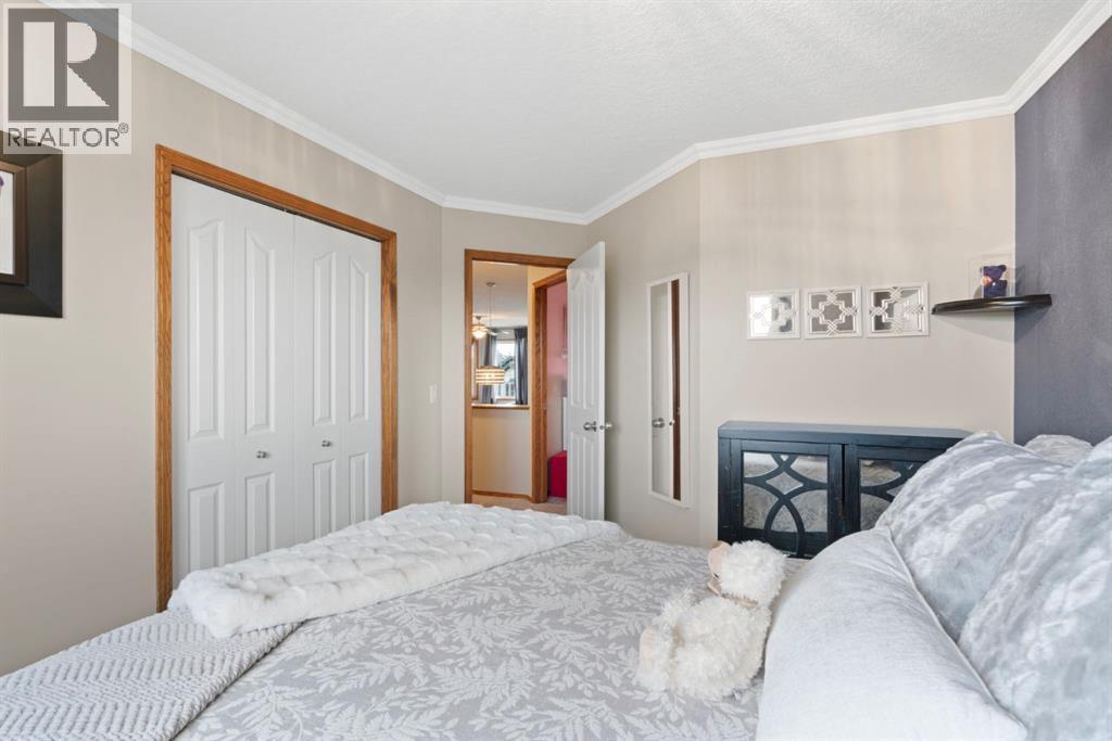 16 Bow Ridge Drive, Cochrane