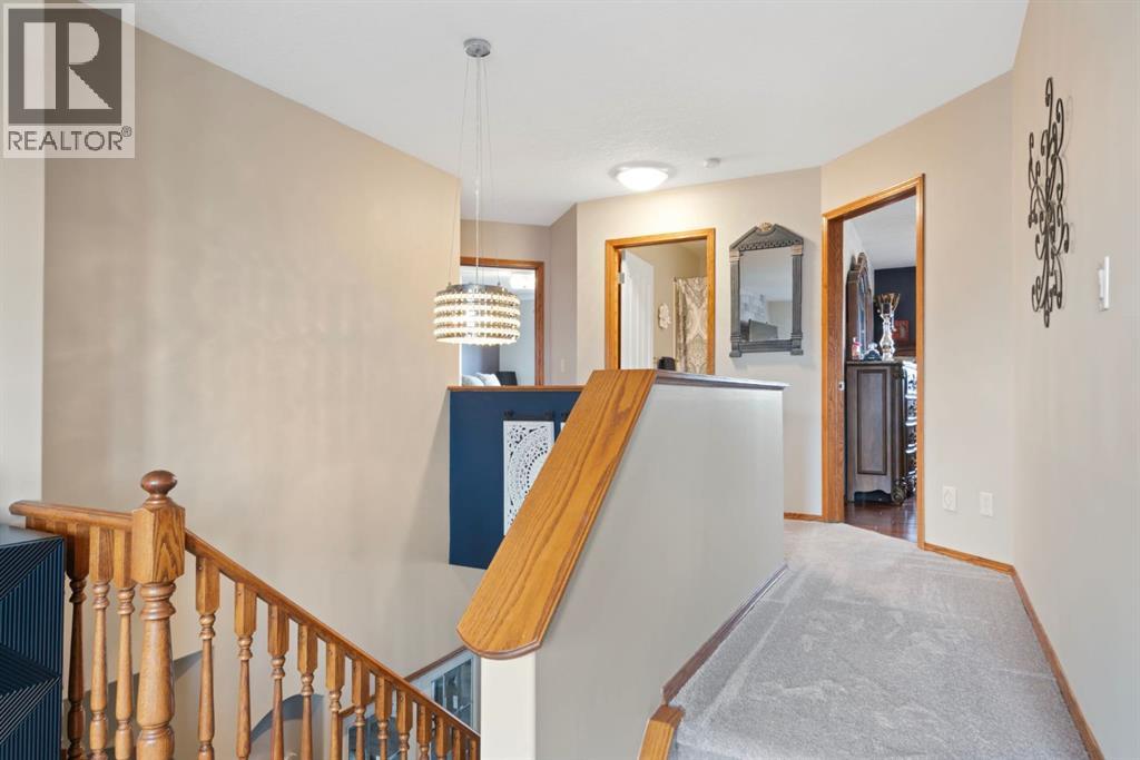16 Bow Ridge Drive, Cochrane