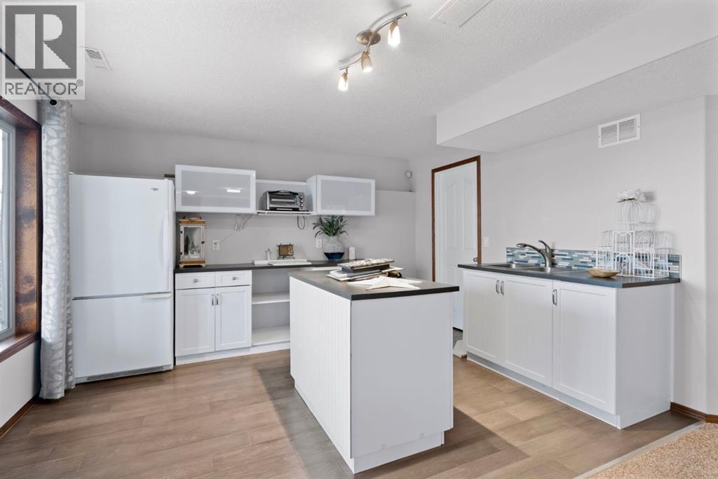 16 Bow Ridge Drive, Cochrane