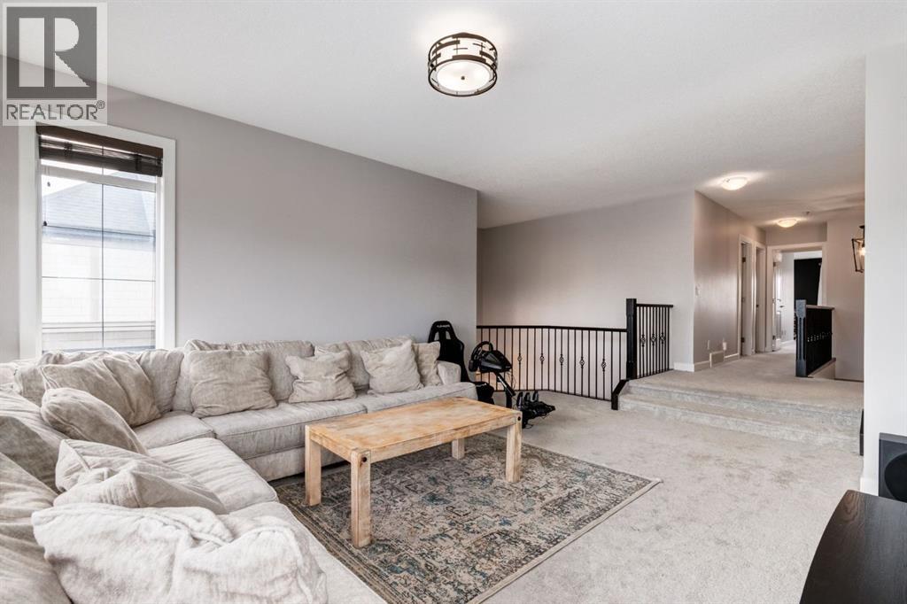 8 Sunrise Common, Cochrane