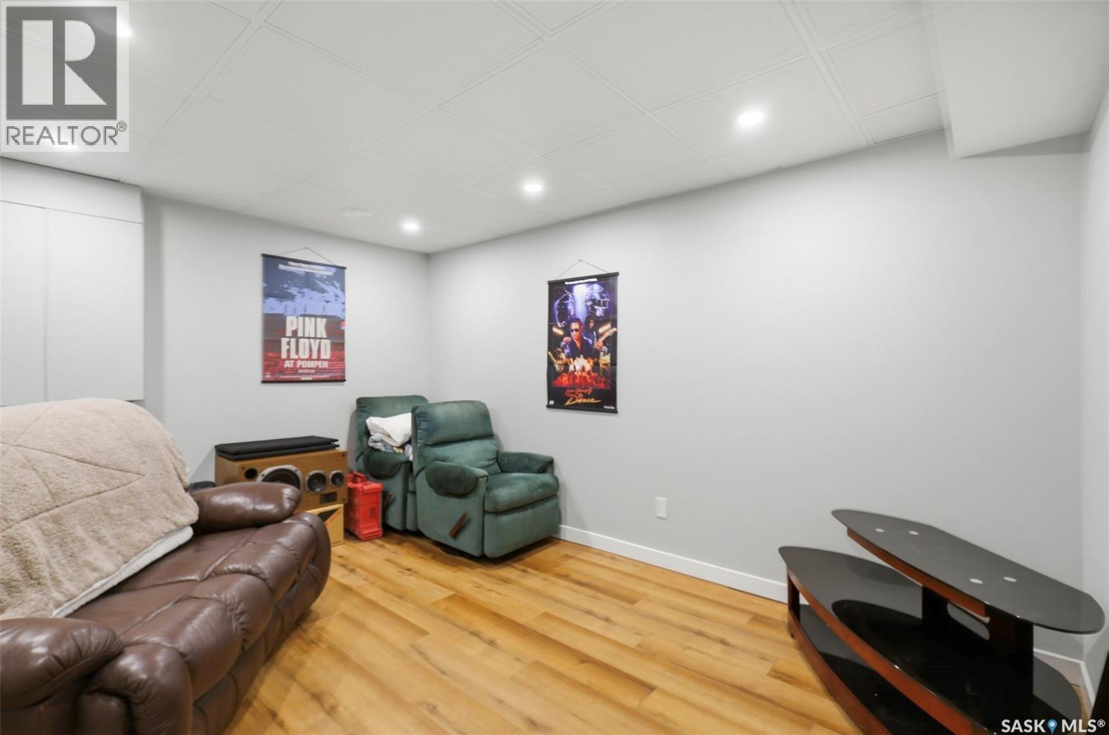 #111 105 Lynd CRESCENT - 27