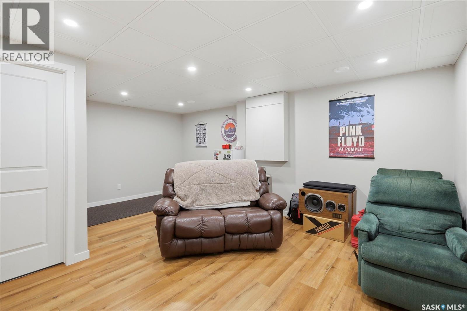 #111 105 Lynd CRESCENT - 28