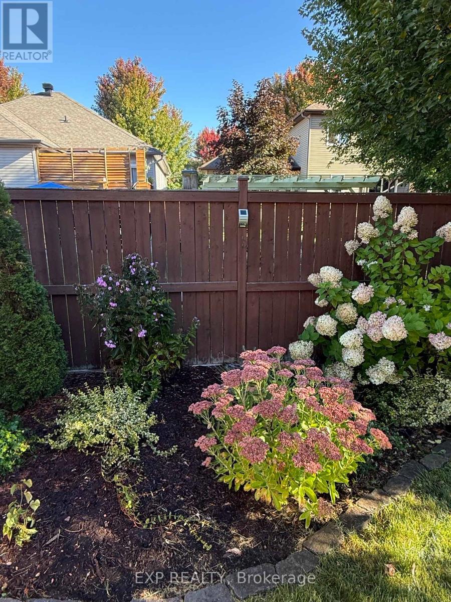 35 HONORE CRESCENT - 46