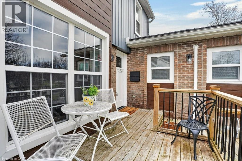54 DEERWOOD Crescent - 4