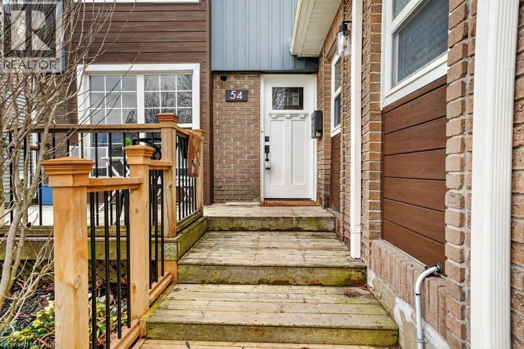 54 DEERWOOD Crescent - Image 3