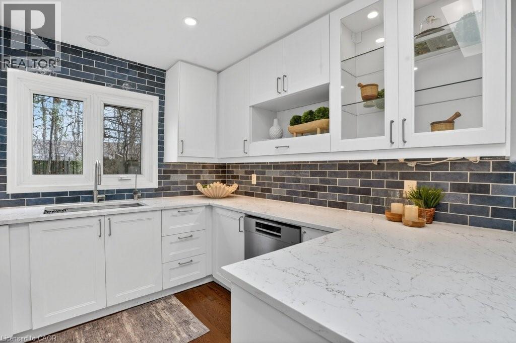54 DEERWOOD Crescent - 14