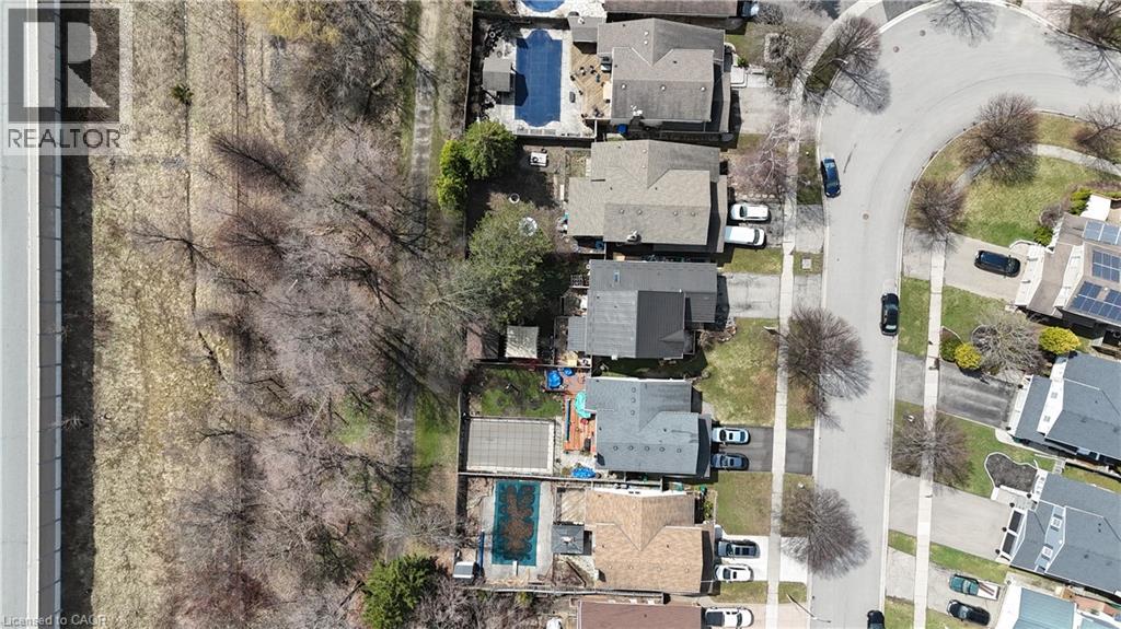 54 DEERWOOD Crescent - 47