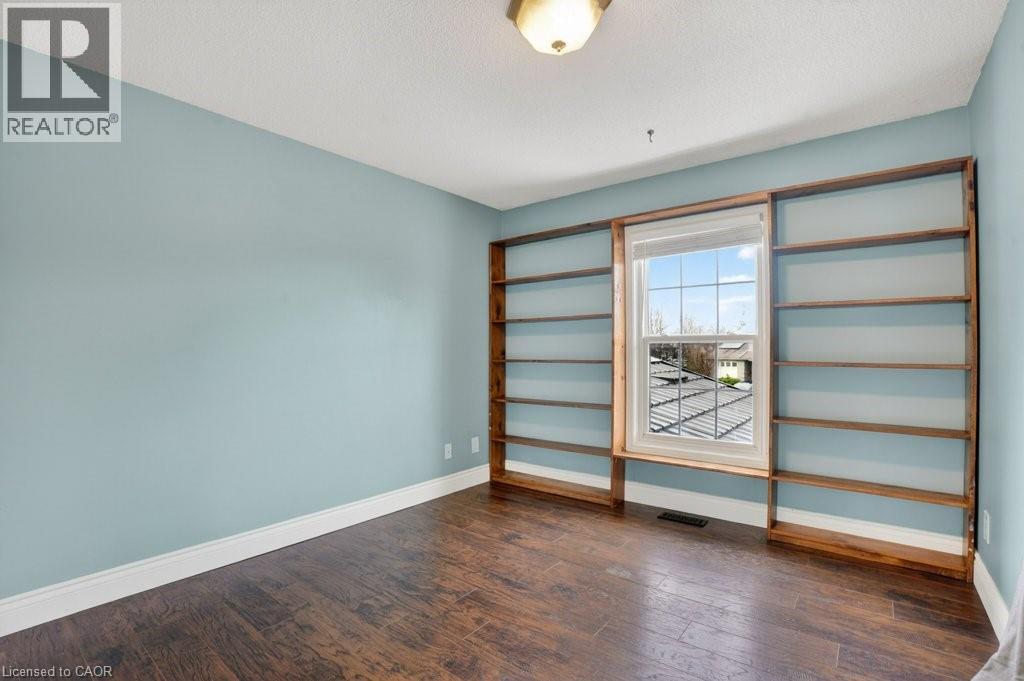 54 DEERWOOD Crescent - 23