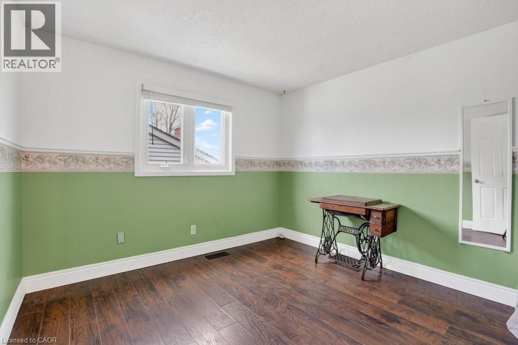 54 DEERWOOD Crescent - 25