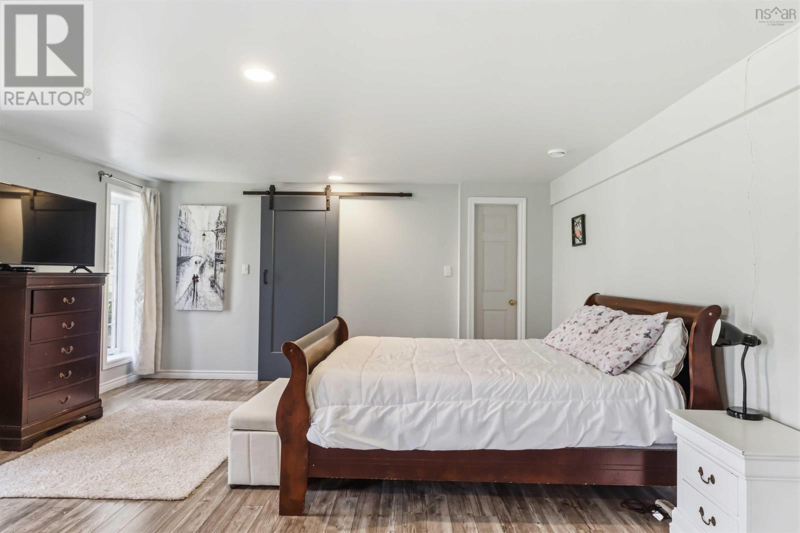 Property 46 of 47 of 495 Victoria Road