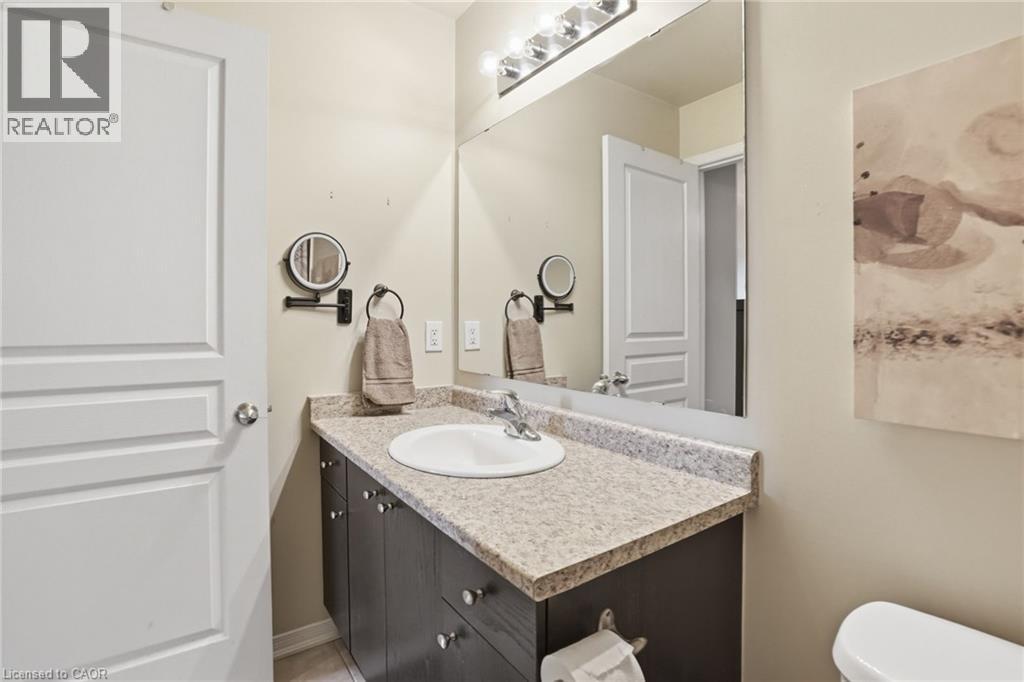 131 BANKFIELD Crescent, Hamilton, Ontario, L8J0B9 — Photo 6