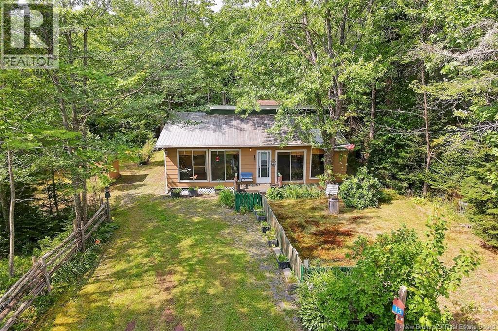 13 MILLS Crescent - 1