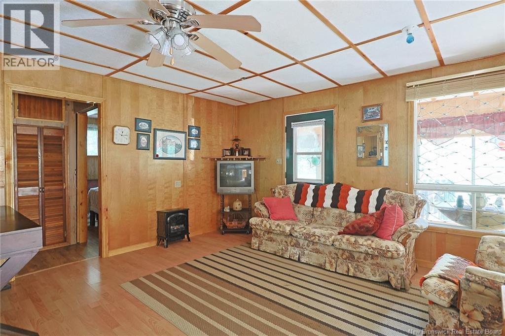 13 MILLS Crescent - 13