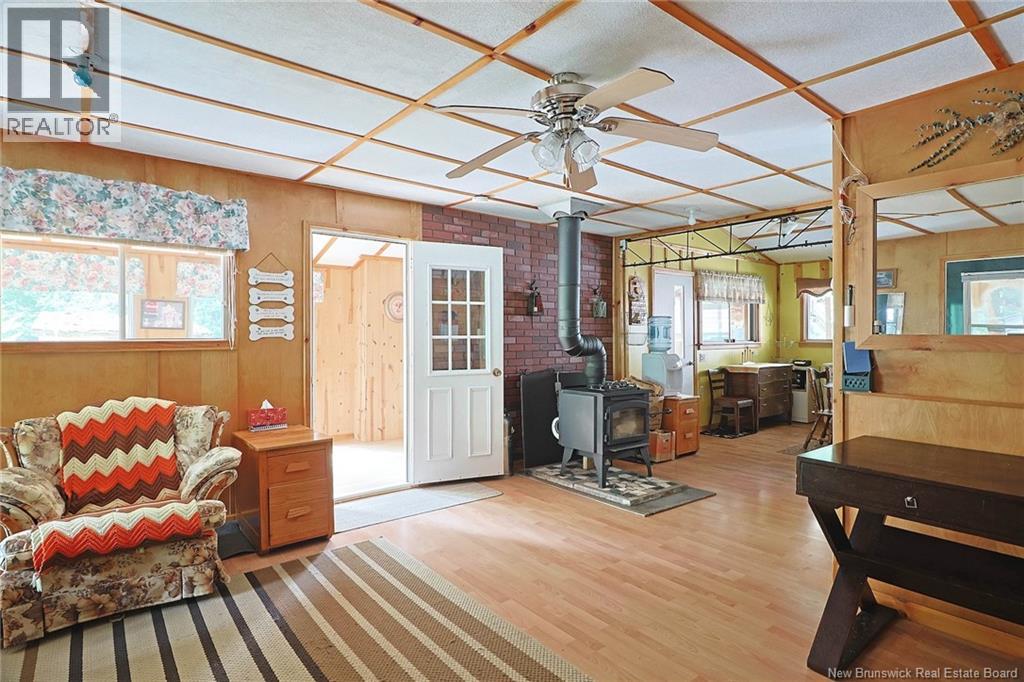 13 MILLS Crescent - 15
