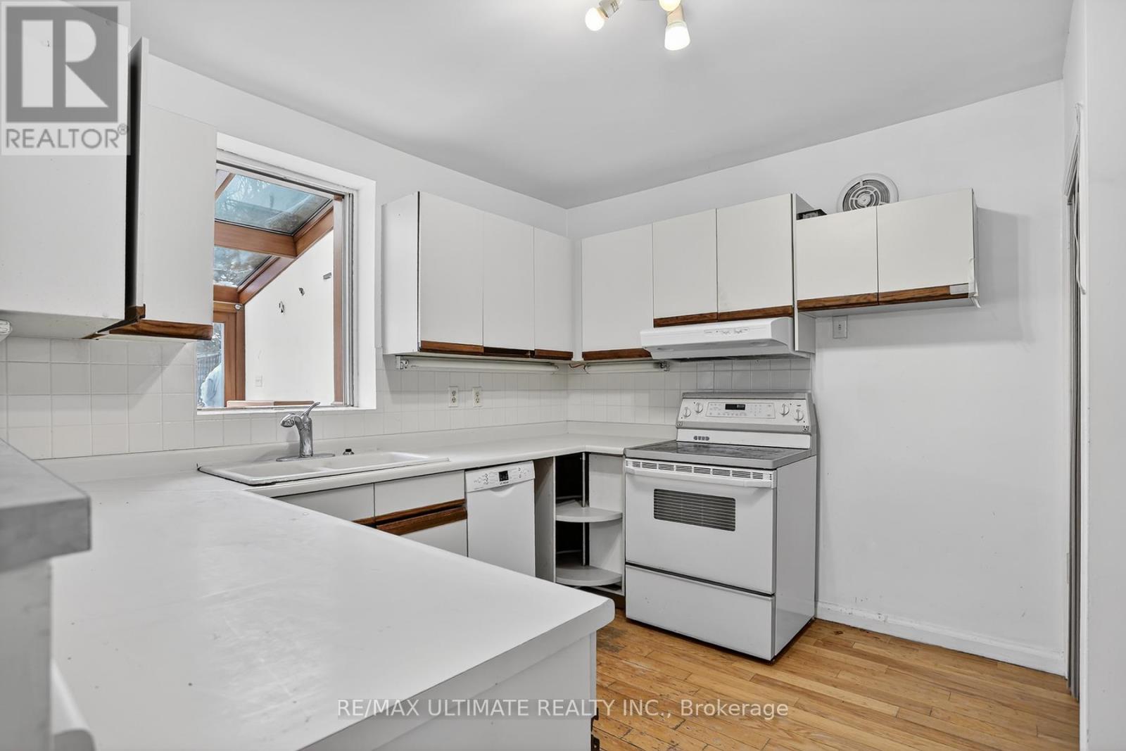 387 KEEWATIN AVENUE - 10