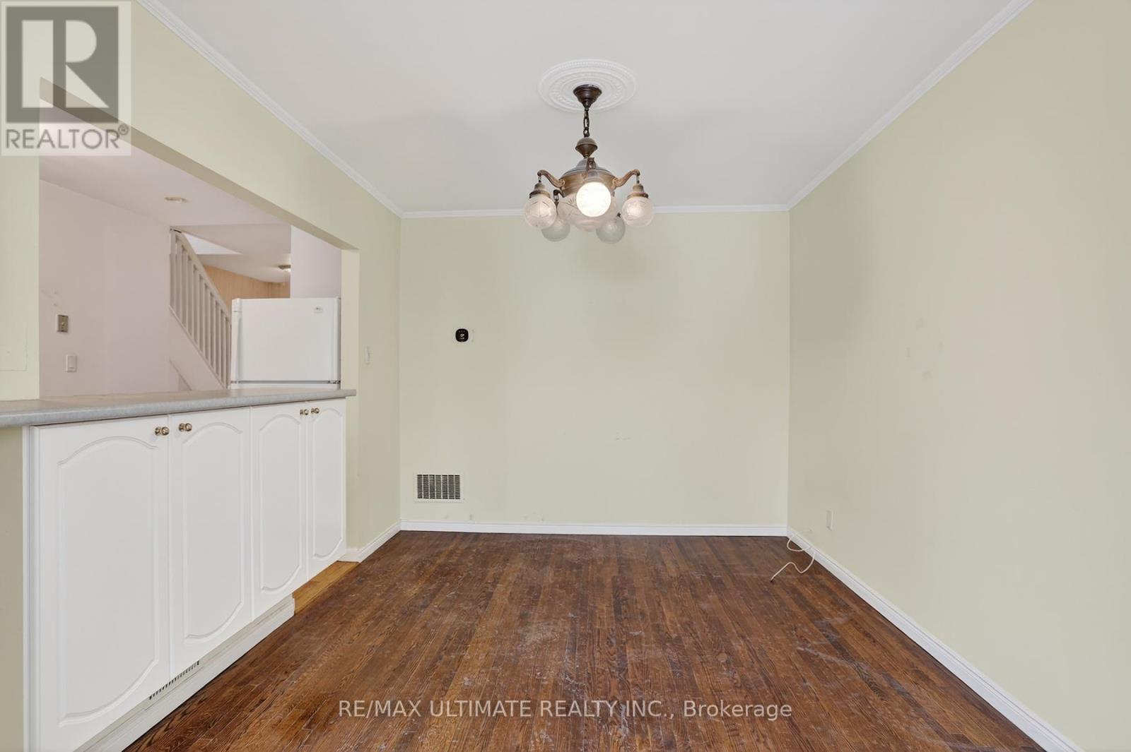 387 KEEWATIN AVENUE - 11