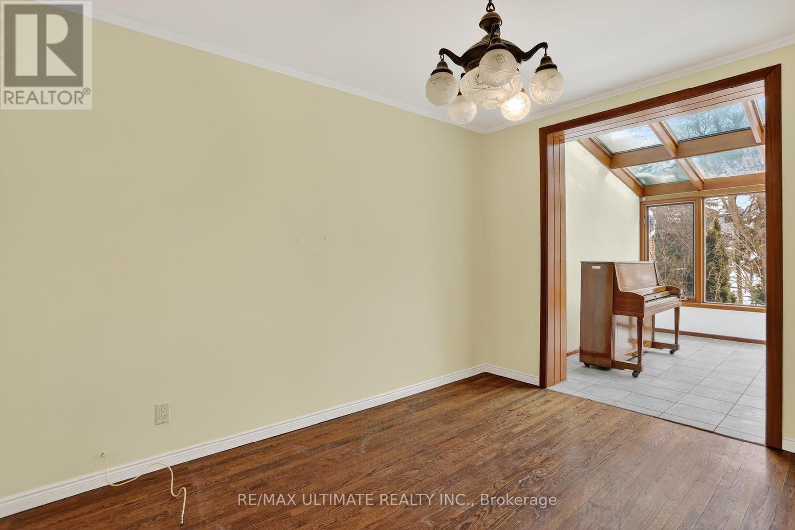 387 KEEWATIN AVENUE - 13