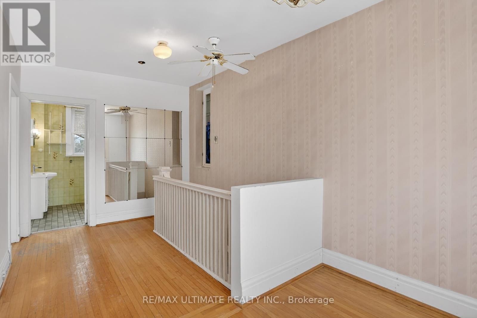 387 KEEWATIN AVENUE - 17
