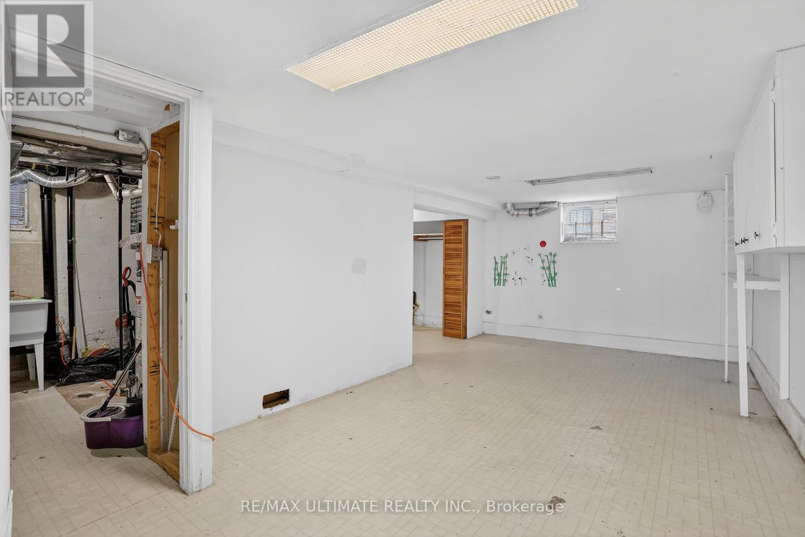 387 KEEWATIN AVENUE - 25