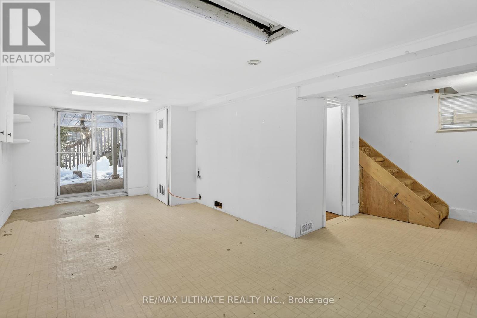 387 KEEWATIN AVENUE - 26