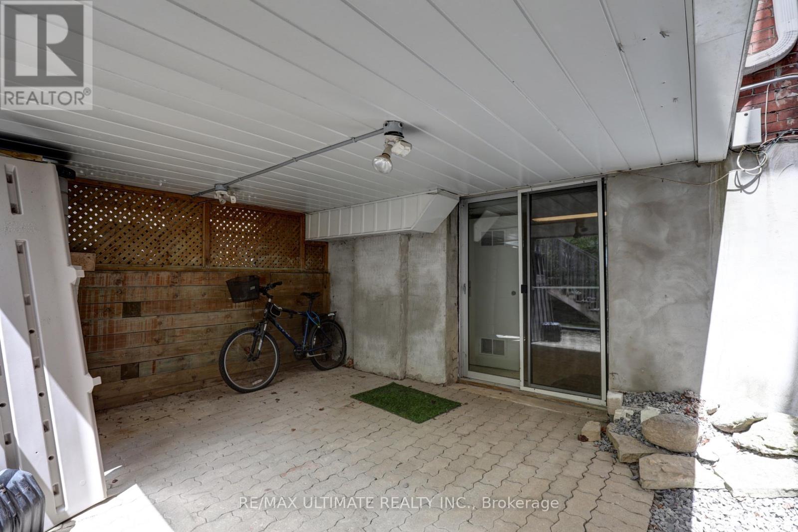 387 KEEWATIN AVENUE - 39