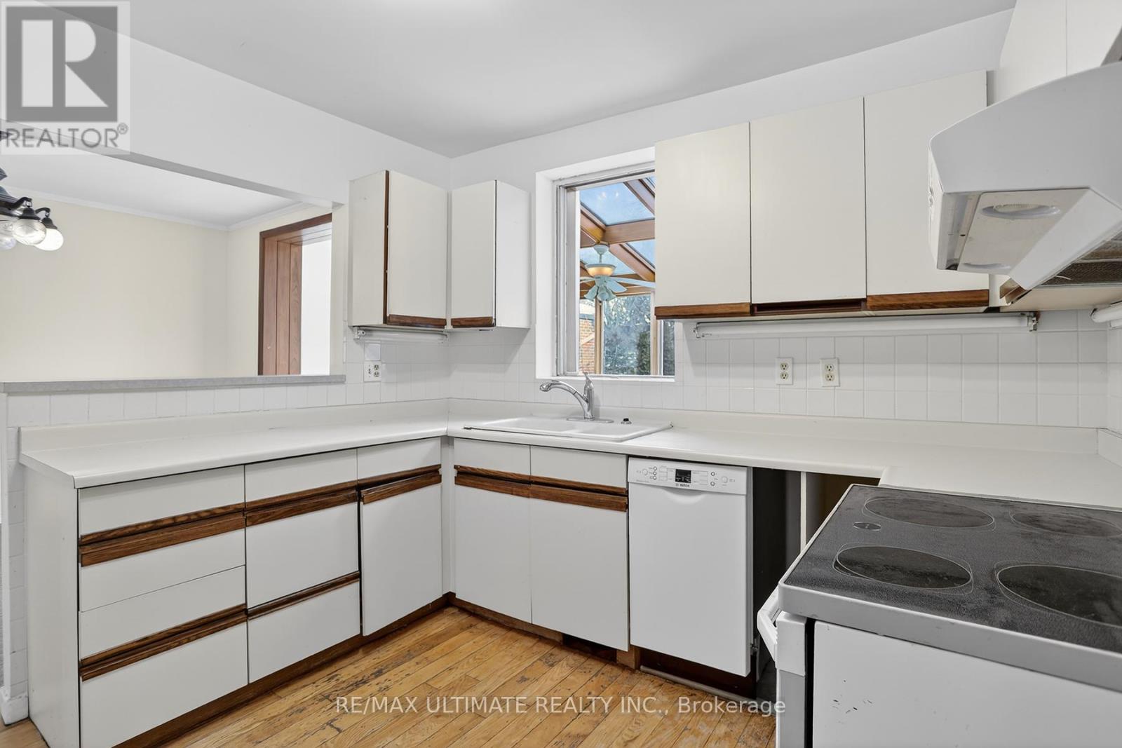 387 KEEWATIN AVENUE - 9