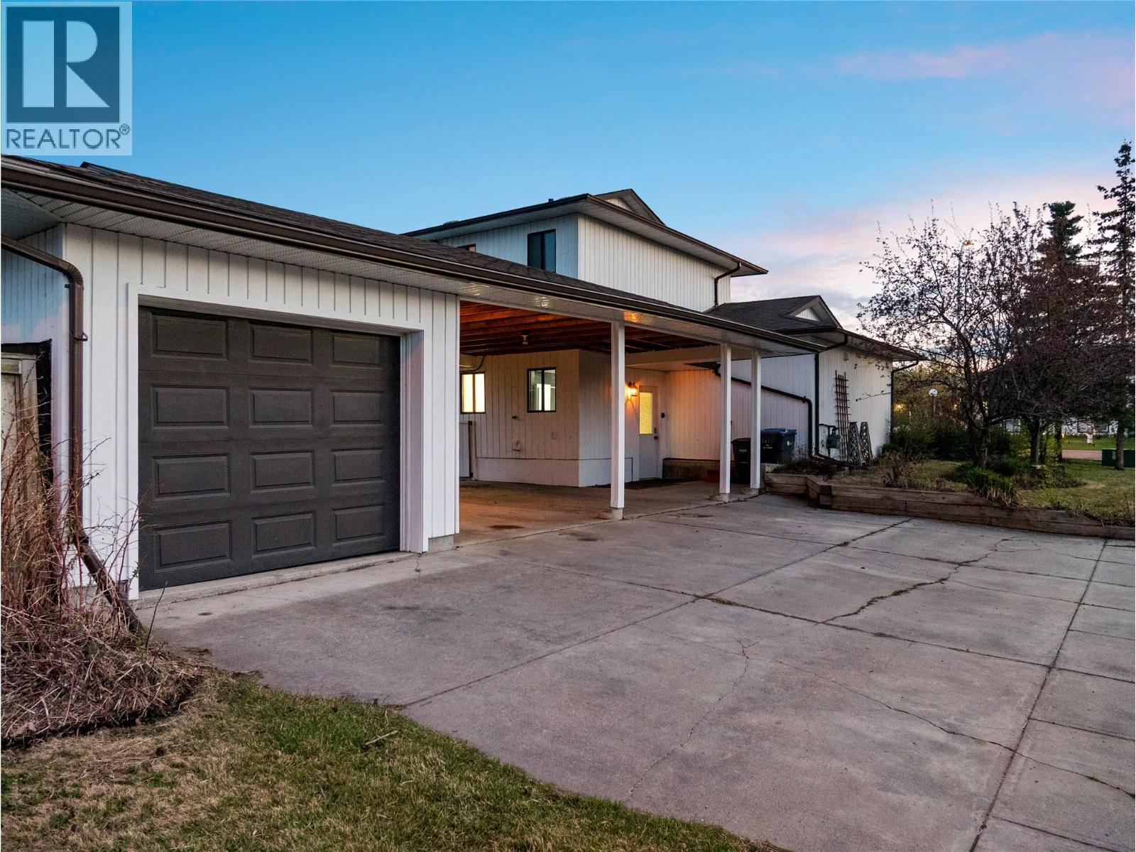 10728 18 Street, Dawson Creek