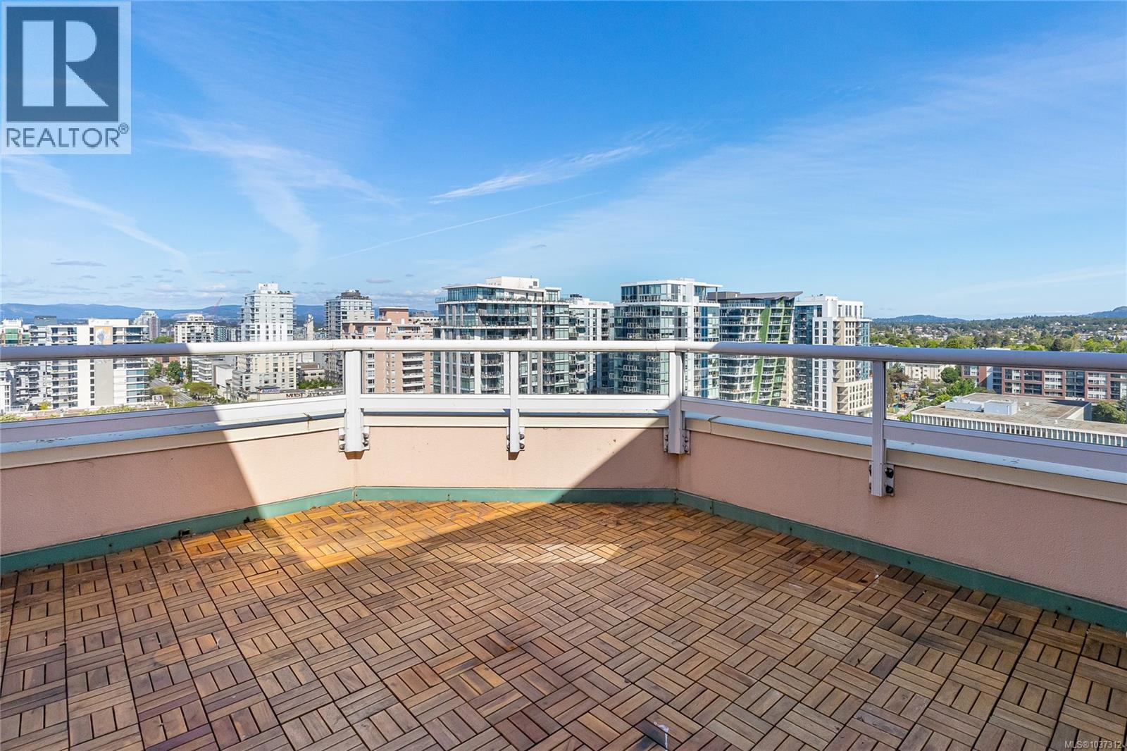 #1702 1020 View St - 28