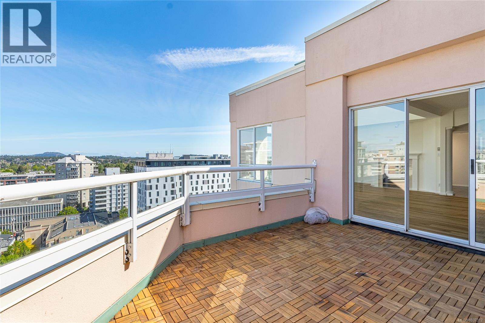 #1702 1020 View St - 29