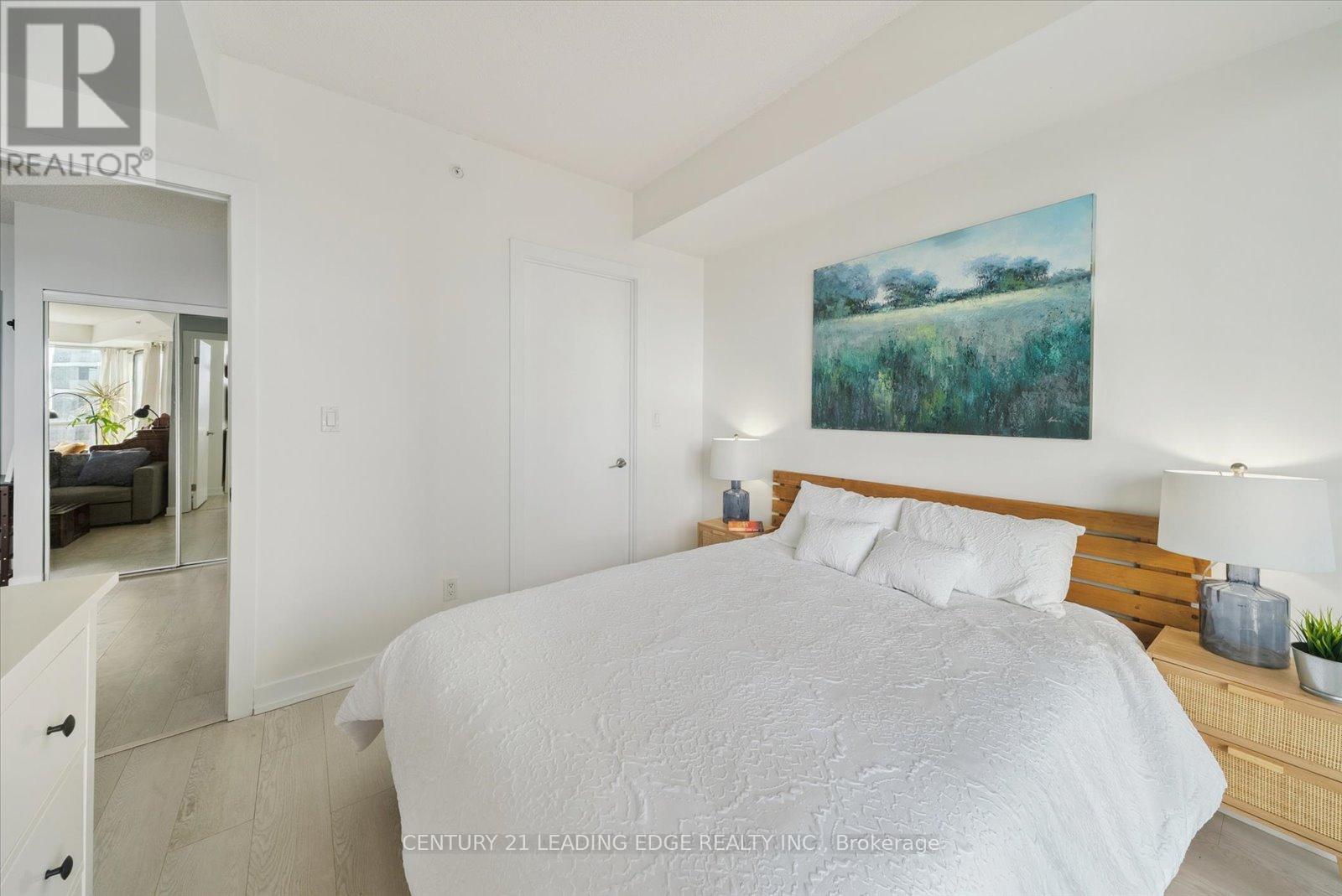 #2111 20 BRUYERES MEWS - 17