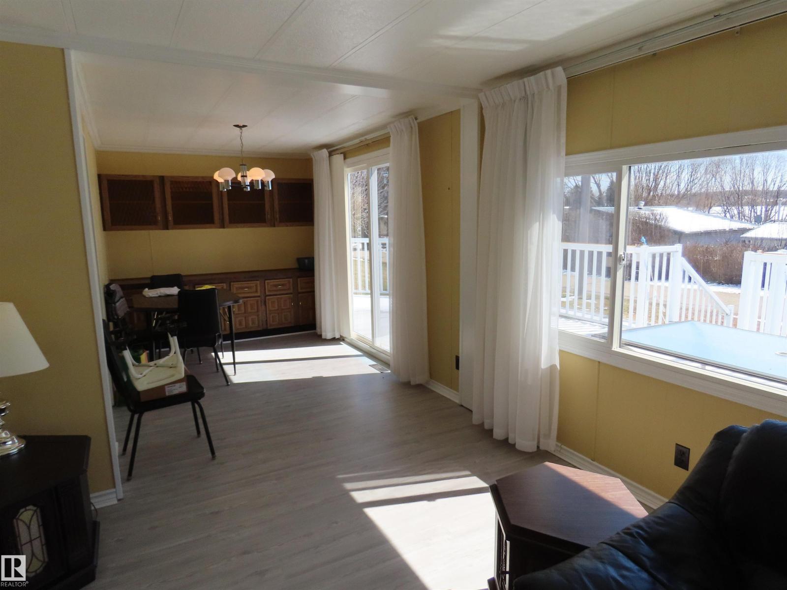 98 Lakeview DR — photo 25