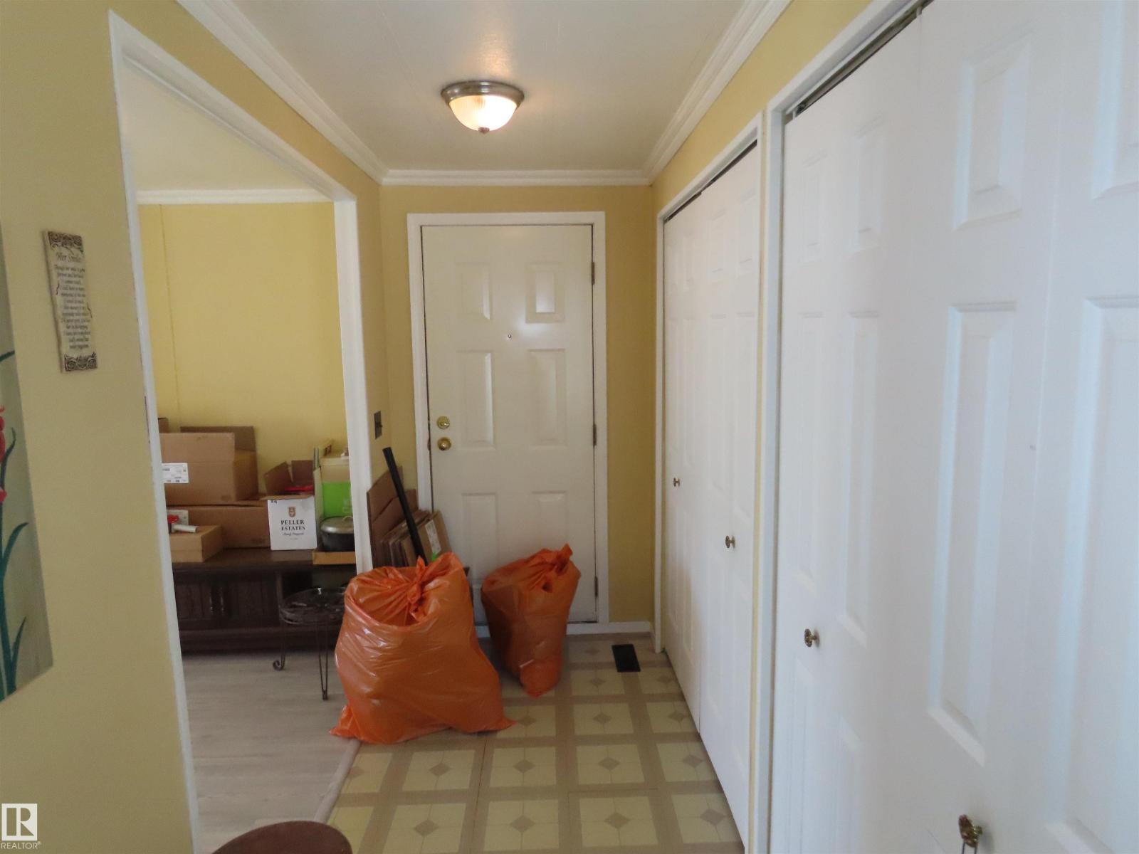 98 Lakeview DR — photo 15
