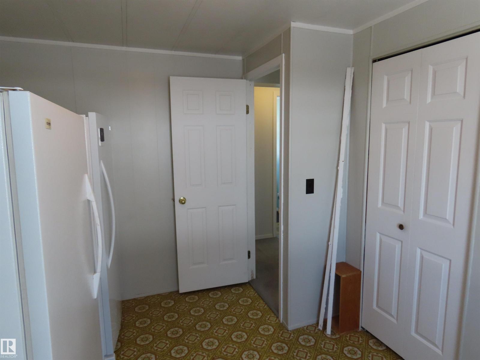 98 Lakeview DR — photo 32