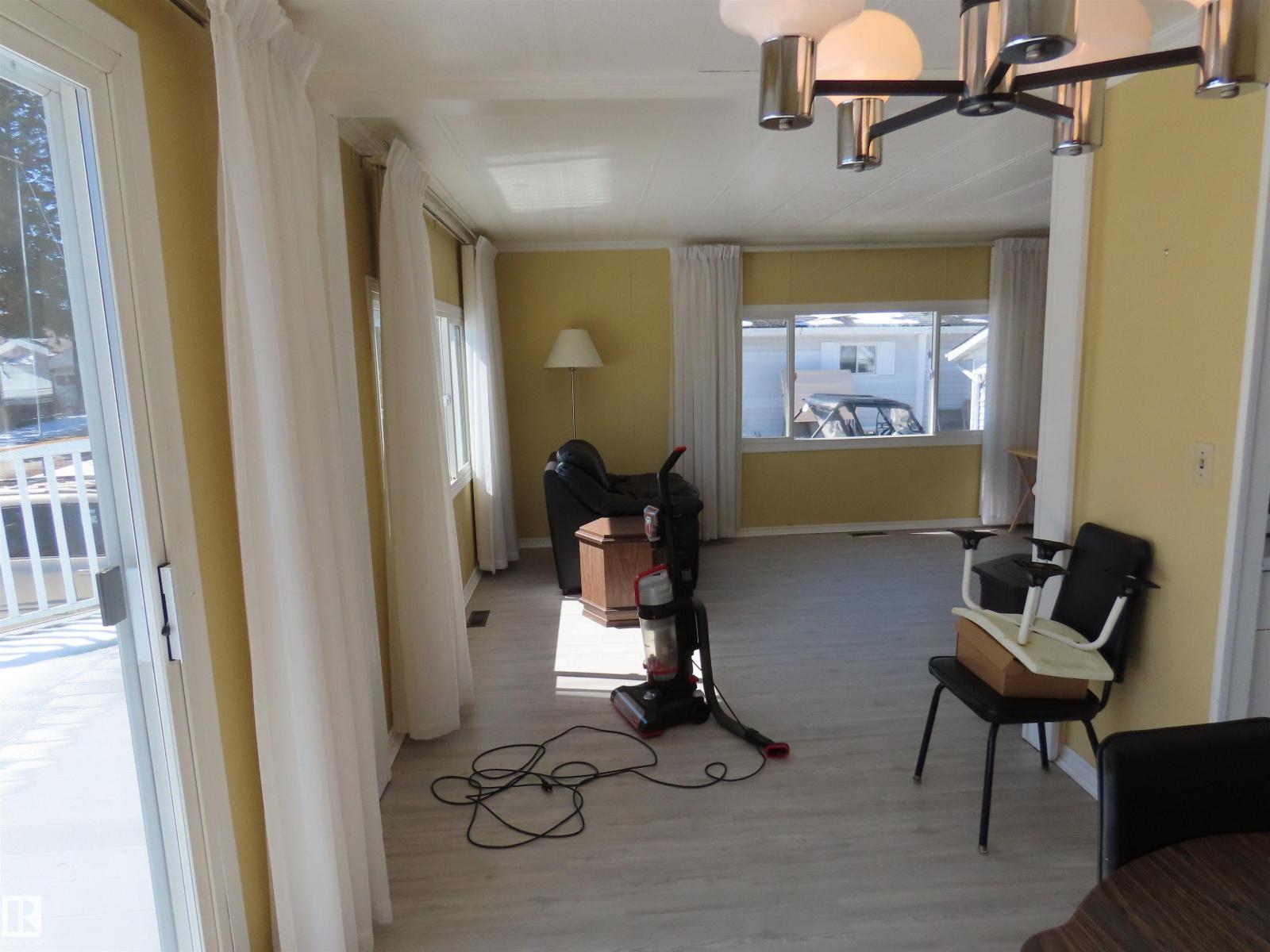 98 Lakeview DR — photo 20