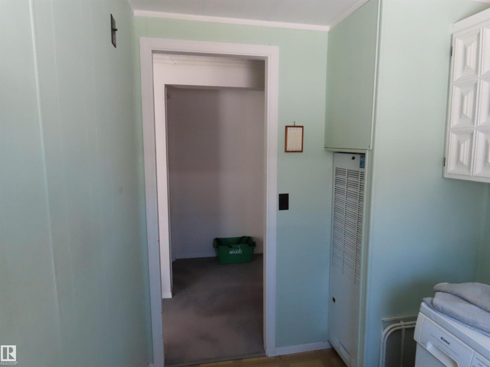 98 Lakeview DR — photo 12