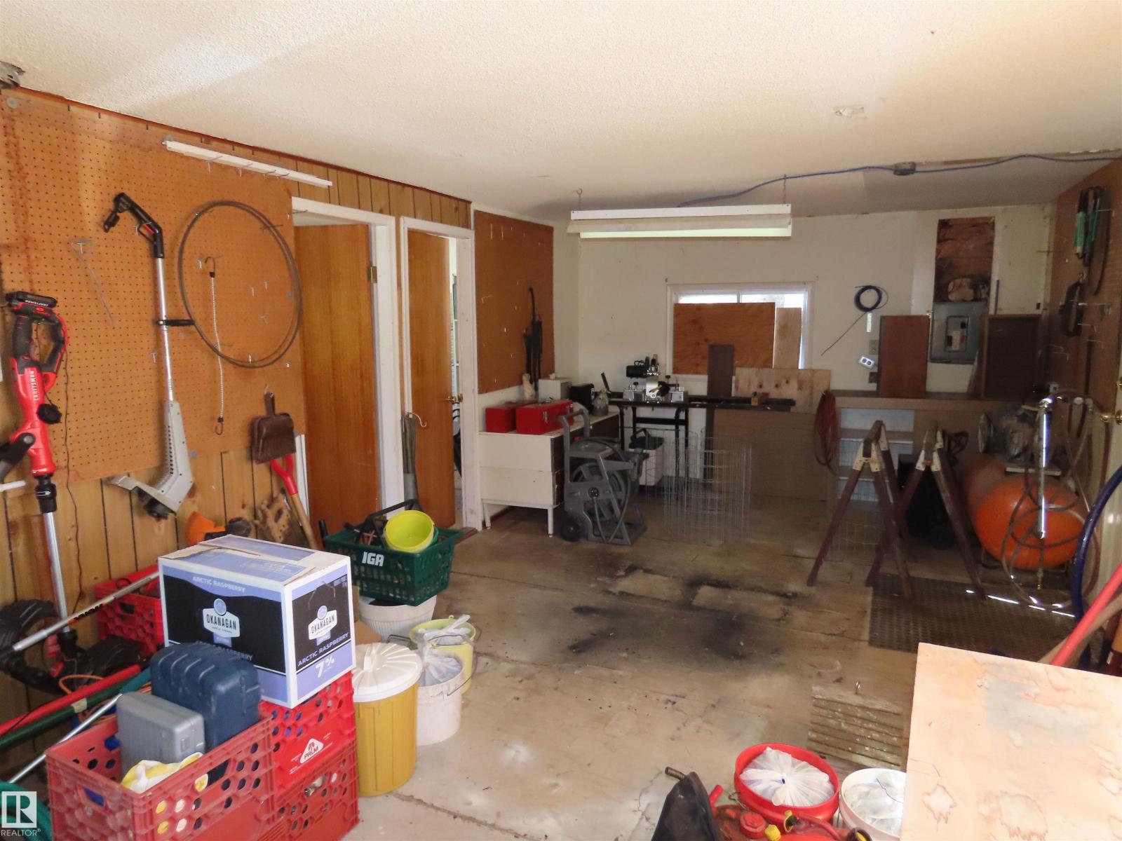 98 Lakeview DR — photo 38