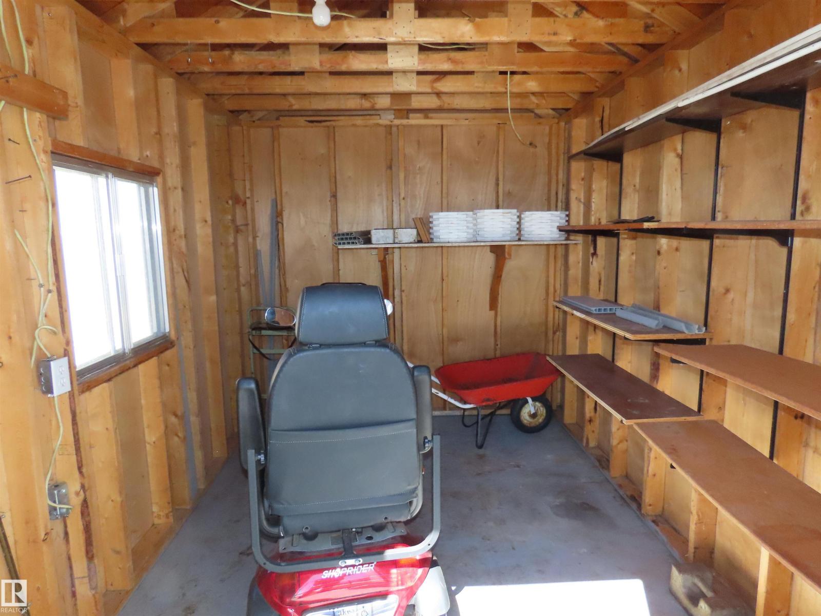 98 Lakeview DR — photo 37