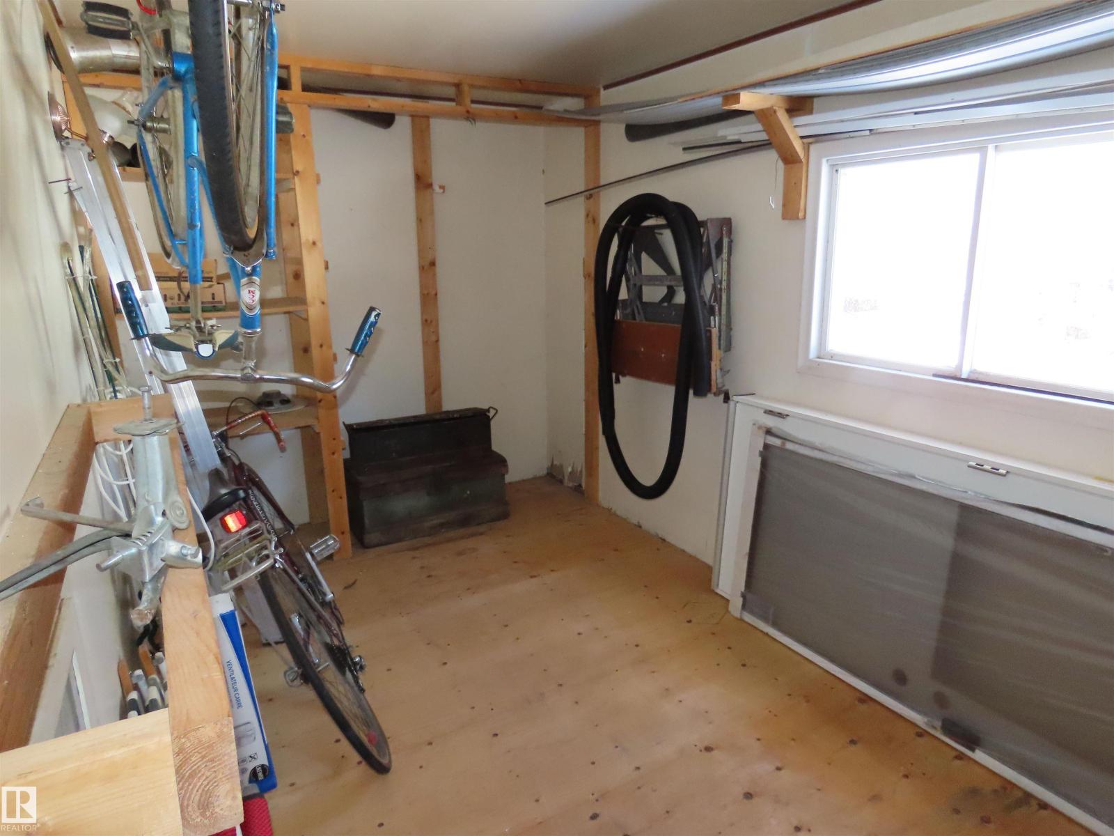 98 Lakeview DR — photo 40