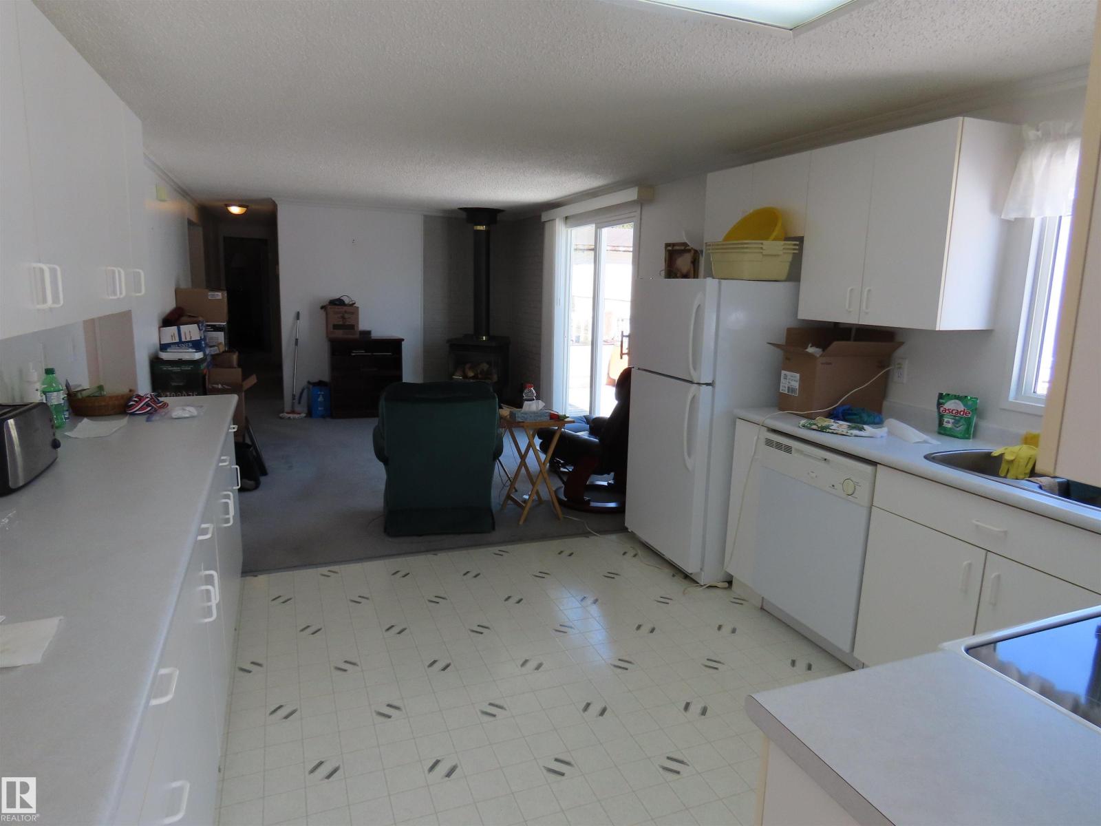 98 Lakeview DR — photo 16