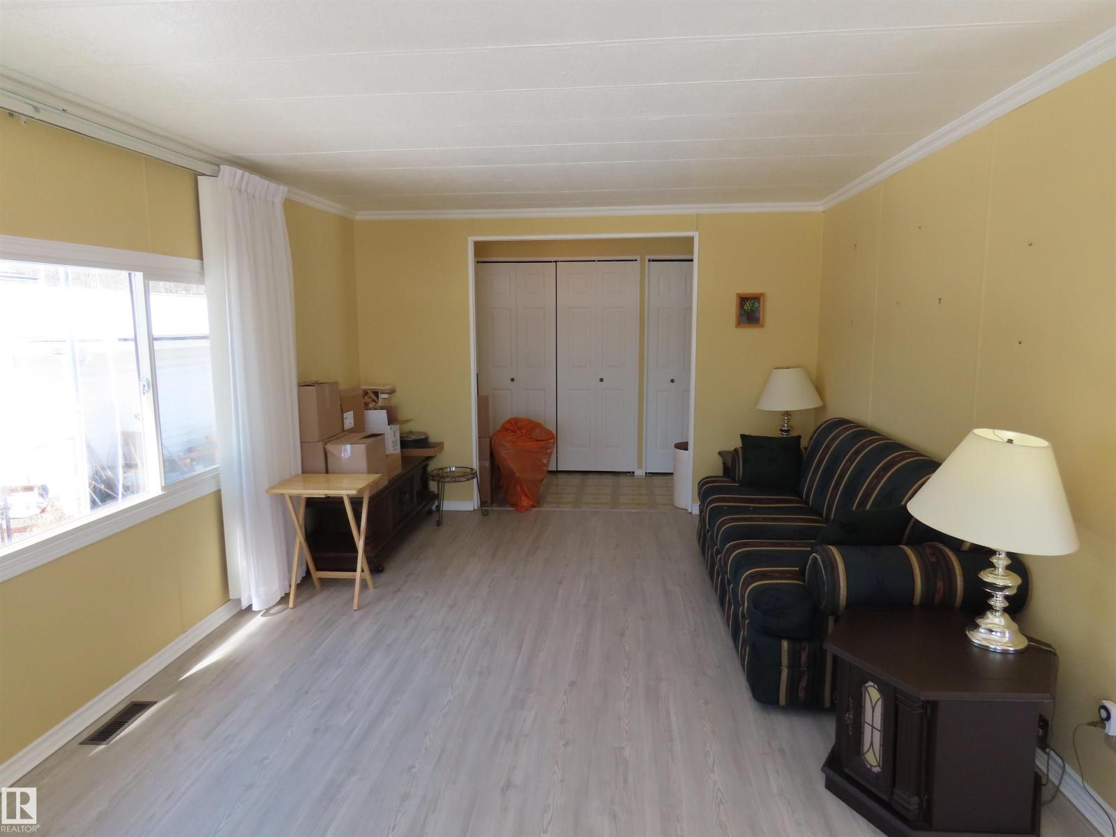98 Lakeview DR — photo 22
