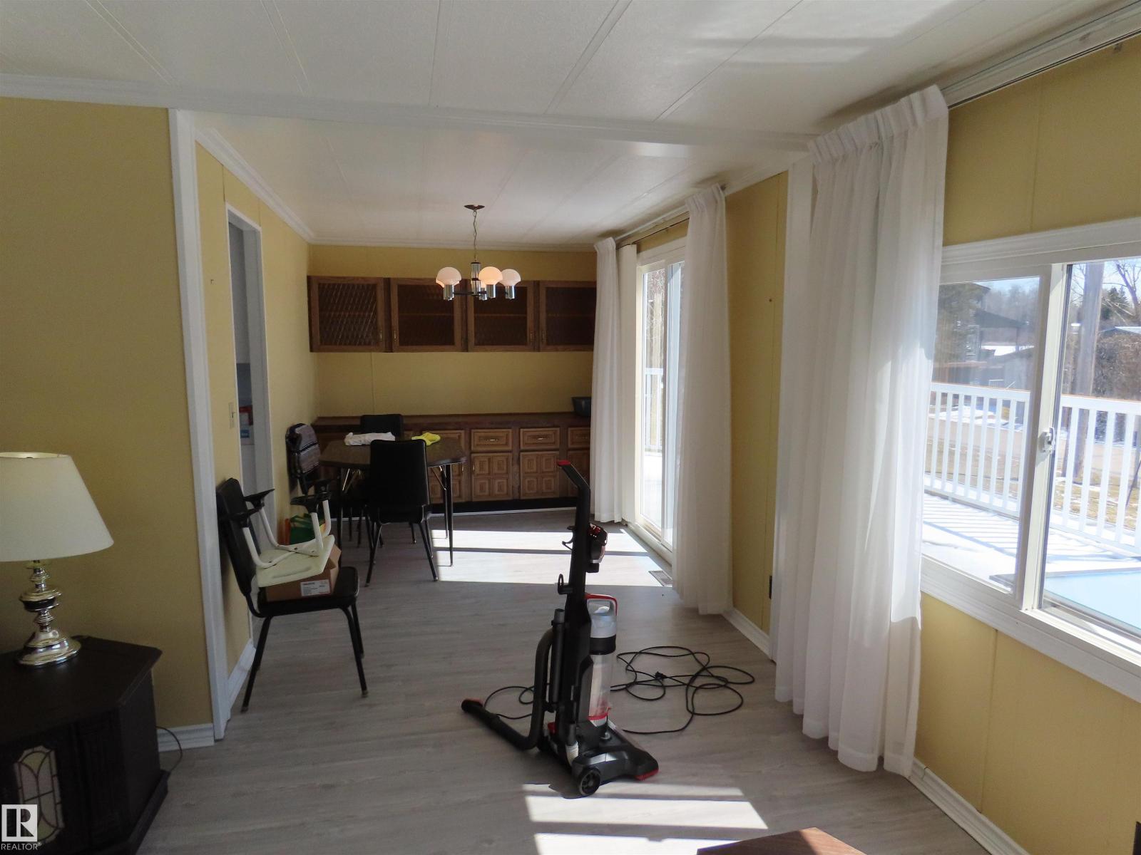 98 Lakeview DR — photo 21