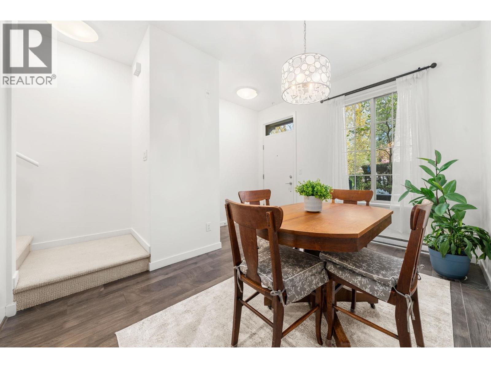 9 433 SEYMOUR RIVER PLACE, North Vancouver