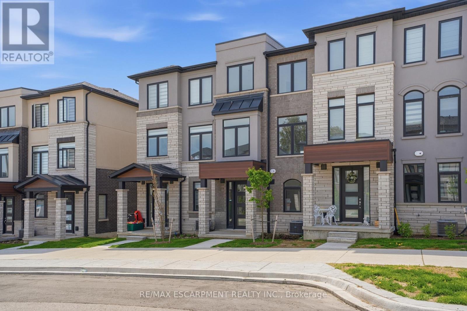 #UNIT 33 155 EQUESTRIAN WAY - 1