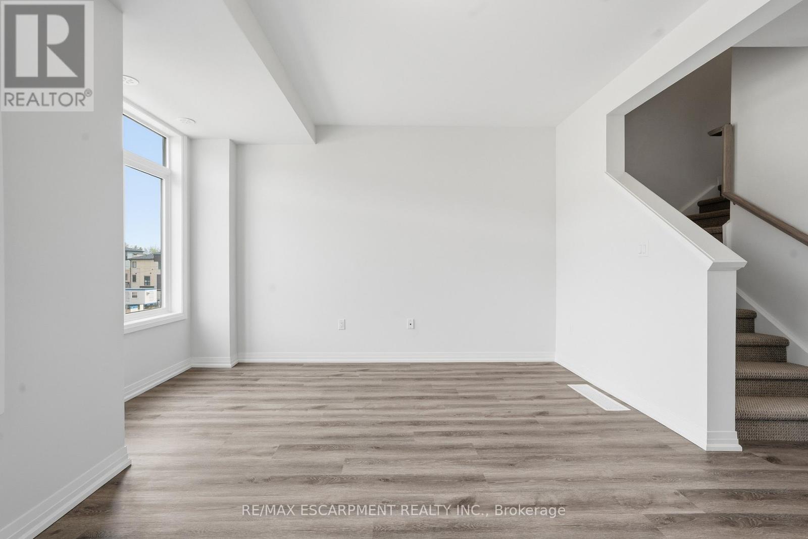 #UNIT 33 155 EQUESTRIAN WAY - 11