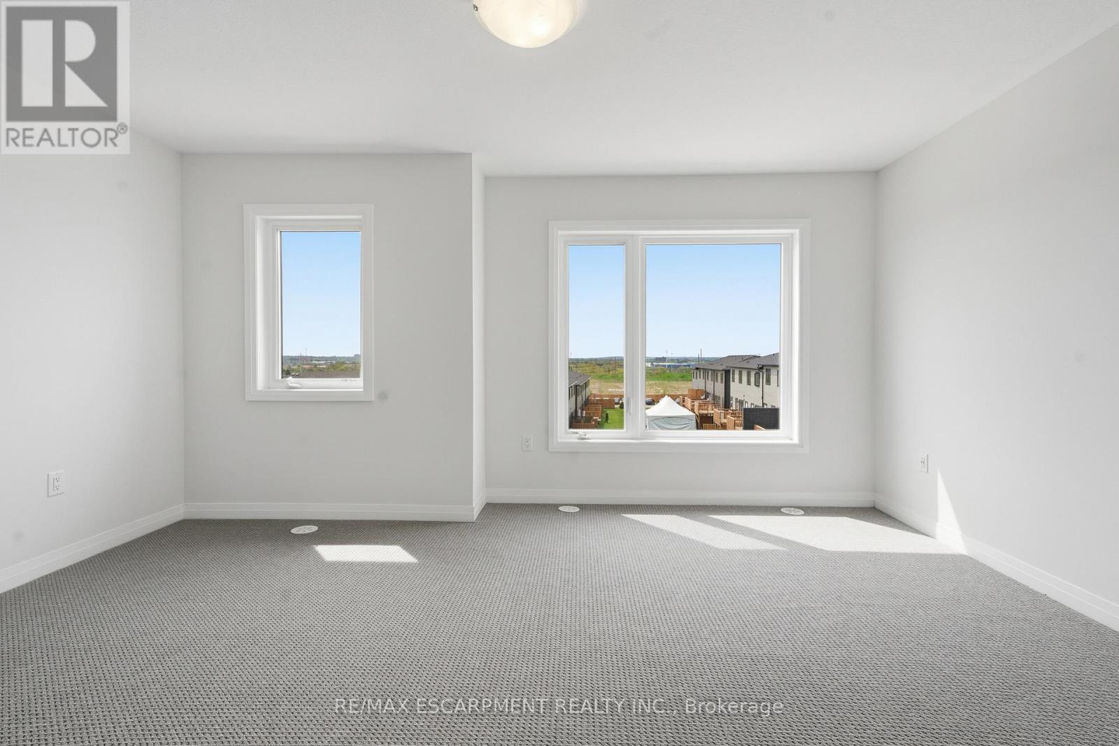 #UNIT 33 155 EQUESTRIAN WAY - 13