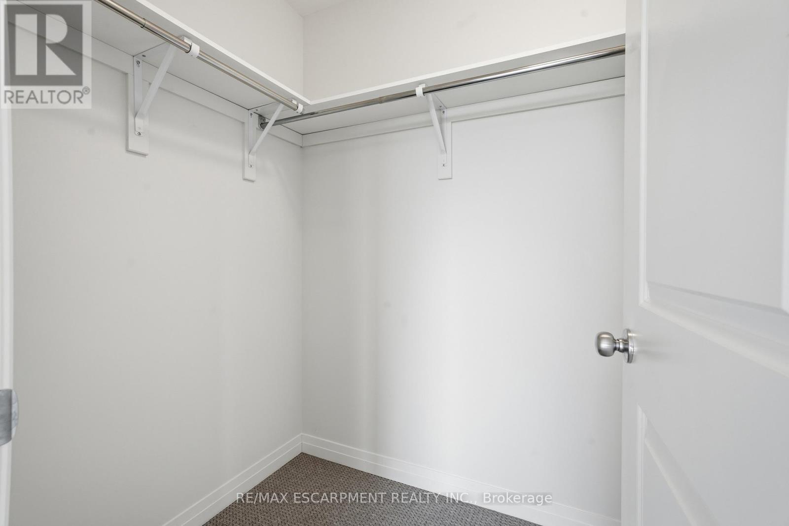 #UNIT 33 155 EQUESTRIAN WAY - 14
