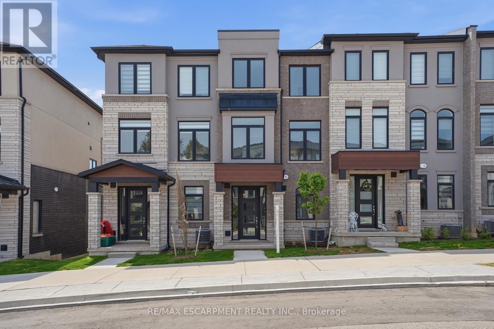 #UNIT 33 155 EQUESTRIAN WAY - 2