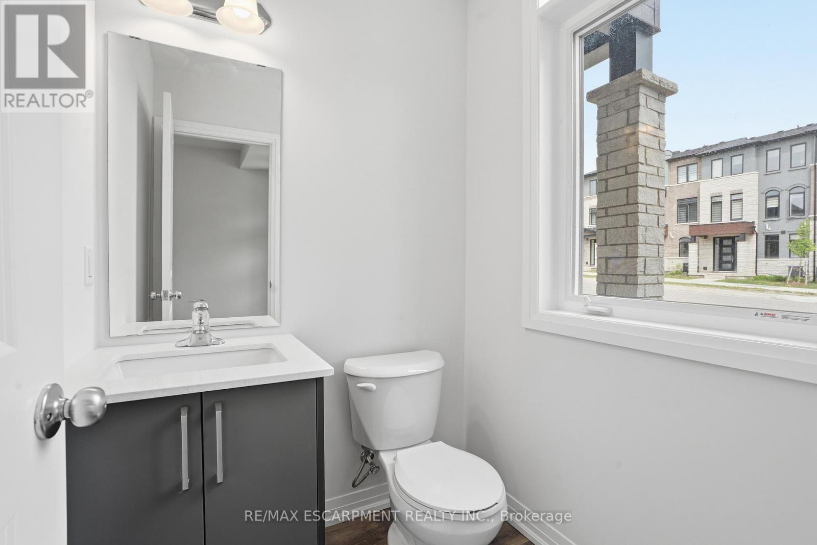 #UNIT 33 155 EQUESTRIAN WAY - 5